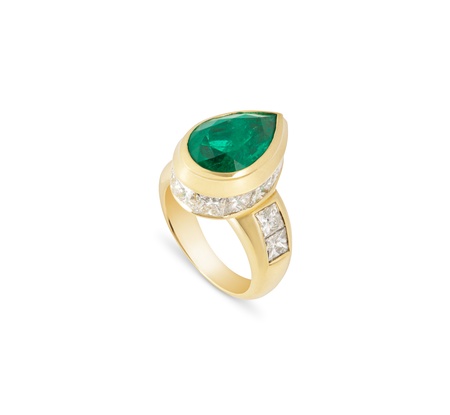 philippa-herbert-bespoke-pear-cut-emerald-cocktail-ring