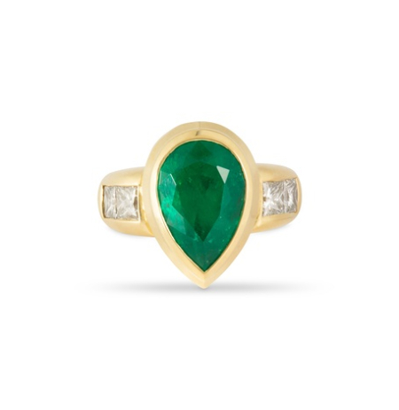 philippa-herbert-bespoke-pear-cut-emerald-cocktail-ring